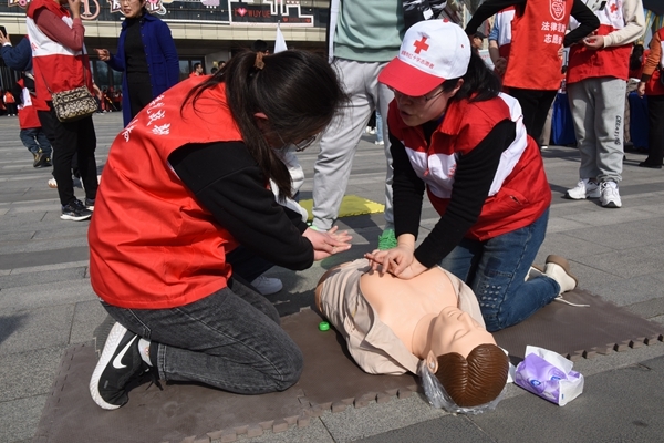 “淮小红”全市学雷锋纪念日活动显身手22