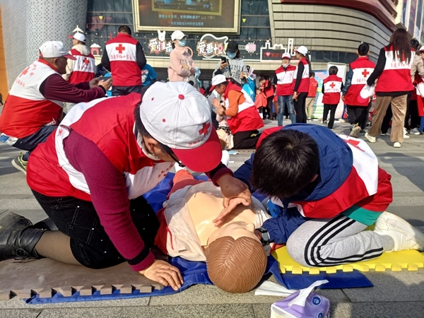 “淮小红”全市学雷锋纪念日活动显身手28