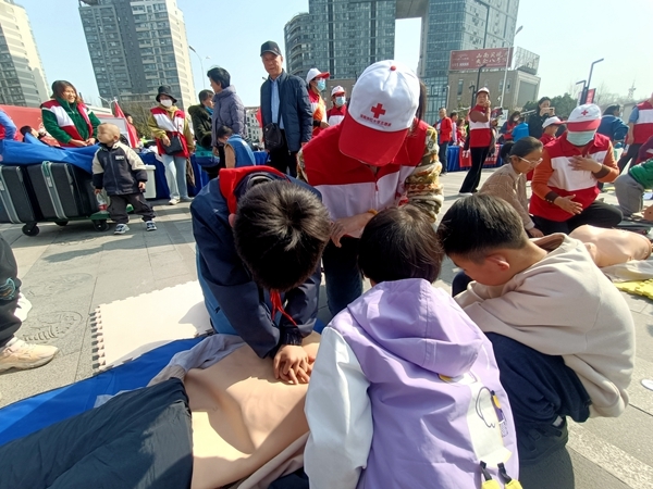 “淮小红”全市学雷锋纪念日活动显身手6