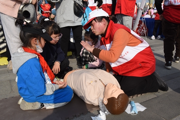 “淮小红”全市学雷锋纪念日活动显身手8