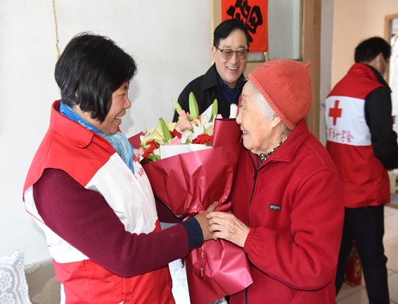淮南市红十字会慰问遗体捐献志愿者及困难捐献者家属4