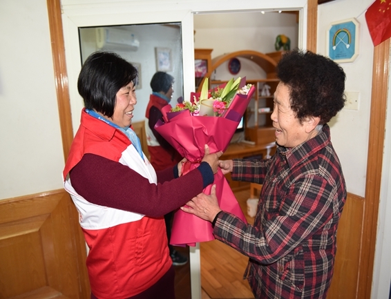 淮南市红十字会慰问遗体捐献志愿者及困难捐献者家属5