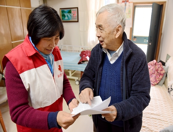 淮南市红十字会慰问遗体捐献志愿者及困难捐献者家属6