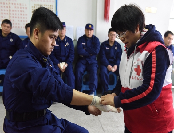 淮南市红十字会为危化救援队进行救护员培训2