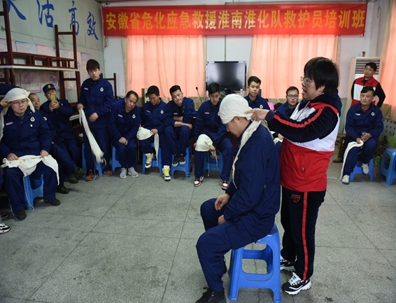 淮南市红十字会为危化救援队进行救护员培训4