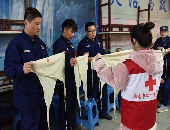 淮南市红十字会为危化救援队进行救护员培训5