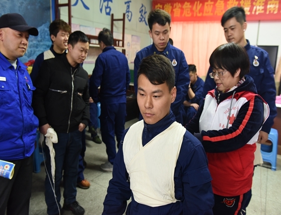 淮南市红十字会为危化救援队进行救护员培训6