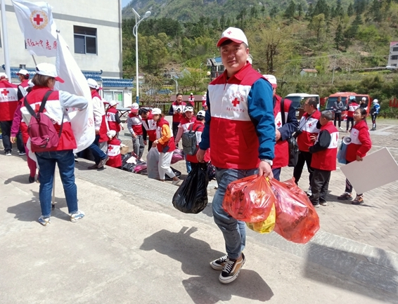 接受红色教育，传承红色精神13