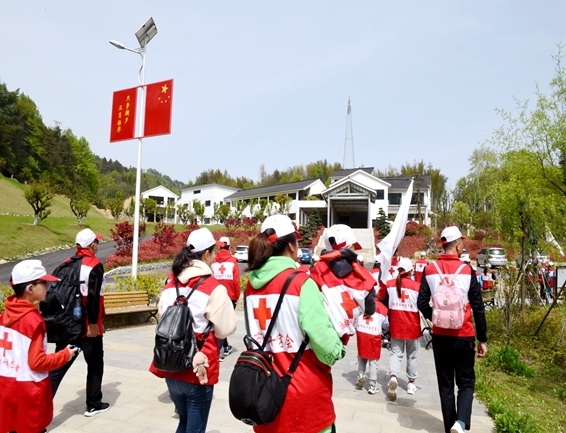 接受红色教育，传承红色精神3