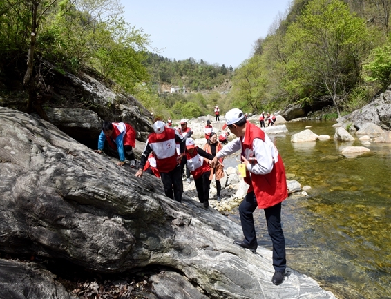 接受红色教育，传承红色精神7
