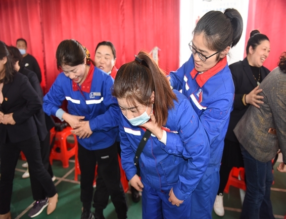 淮南市红十字会为石化职工进行应急救护培训11