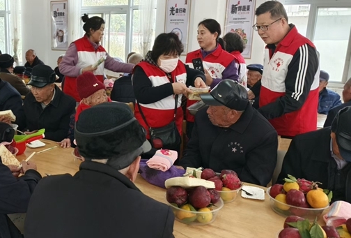 “淮小红”“敬老月”敬老爱老活动丰富多彩