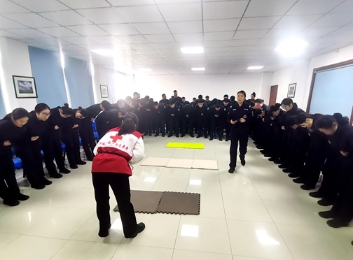 市红十字会为公安辅警培训应急救护