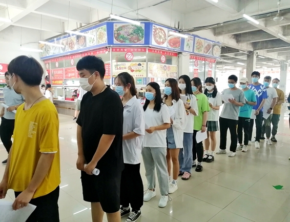 淮南市红十字志愿者连续开展献血采样服务7