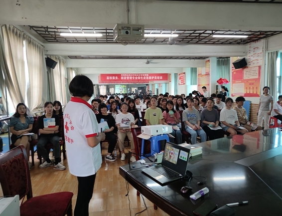 淮南市红十字会为淮职首届高铁旅游专业毕业生进行应急救护培训1
