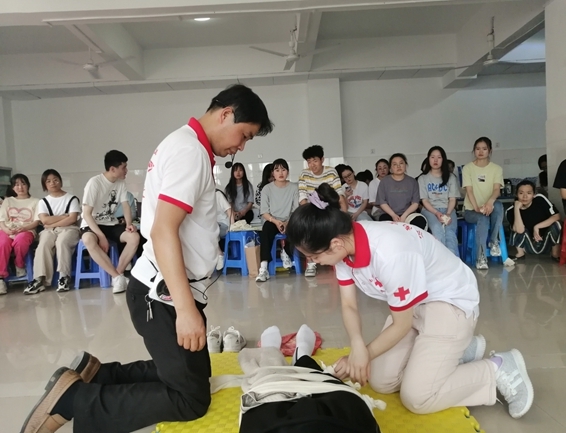 淮南市红十字会为淮职首届高铁旅游专业毕业生进行应急救护培训12