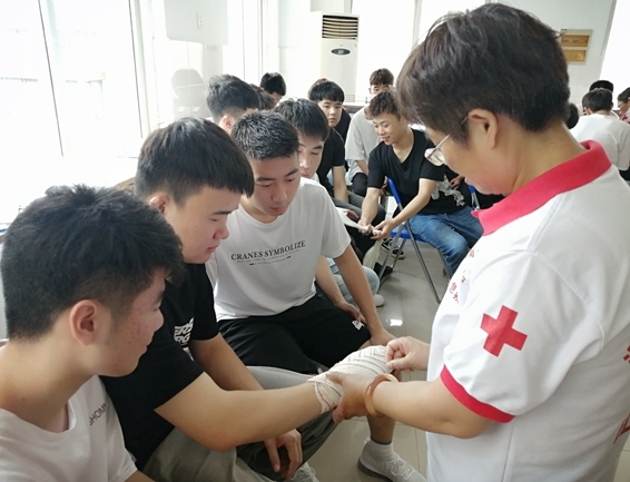 淮南市红十字会为淮职首届高铁旅游专业毕业生进行应急救护培训13