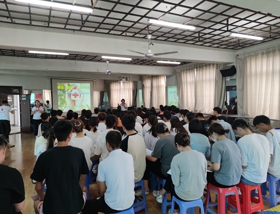 淮南市红十字会为淮职首届高铁旅游专业毕业生进行应急救护培训2