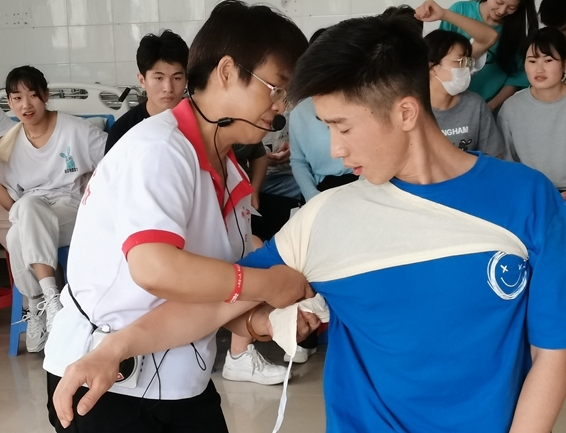 淮南市红十字会为淮职首届高铁旅游专业毕业生进行应急救护培训4