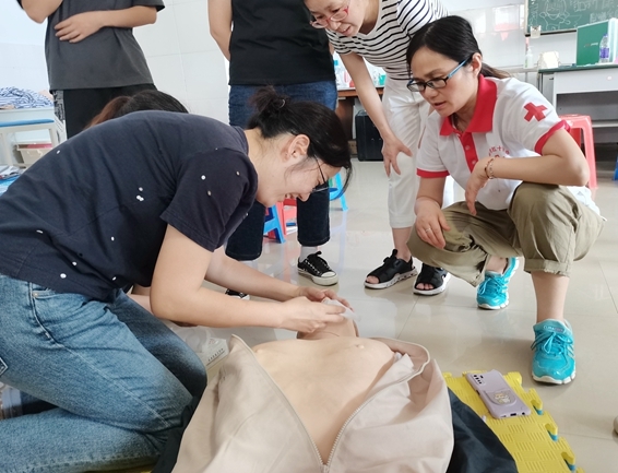 淮南市红十字会为淮职首届高铁旅游专业毕业生进行应急救护培训9