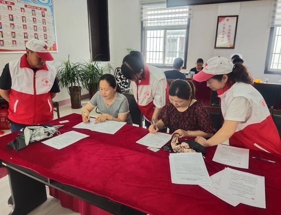 世界献血者日市红十字志愿者用热血和行动献礼10