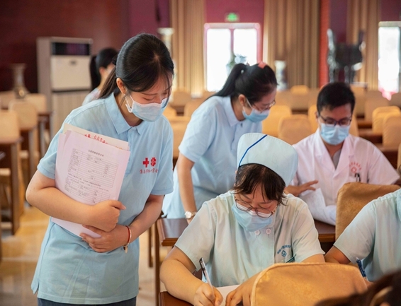 世界献血者日市红十字志愿者用热血和行动献礼18