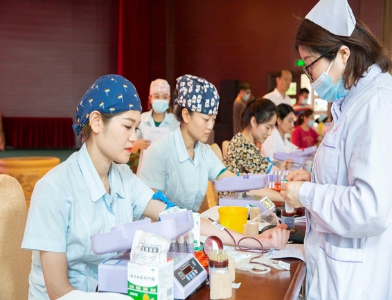 世界献血者日市红十字志愿者用热血和行动献礼7