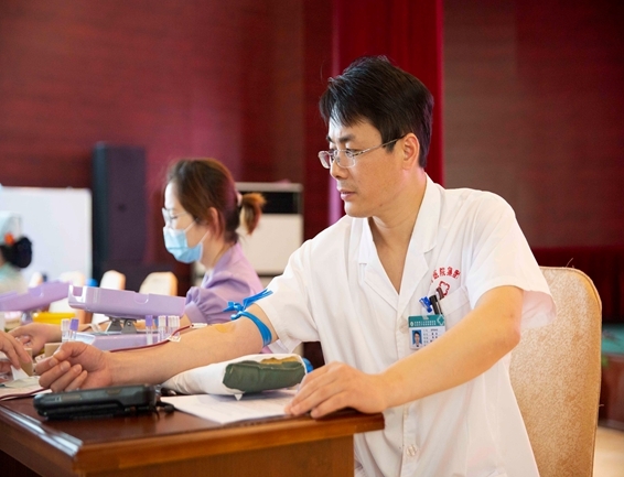 世界献血者日市红十字志愿者用热血和行动献礼9