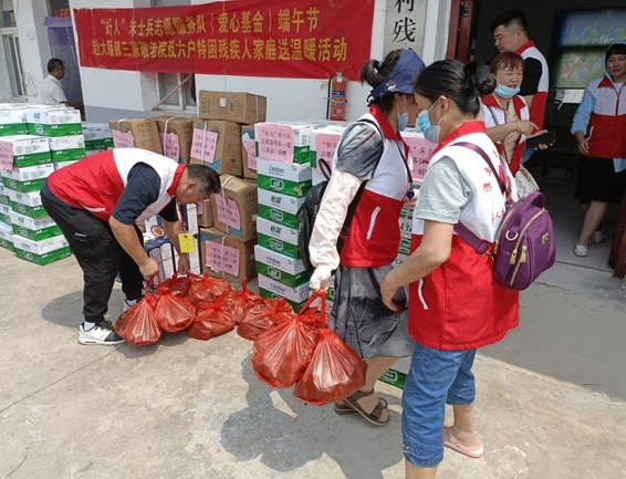 淮南市红十字会“好人”朱士兵志愿服务队端午慰问孤残3