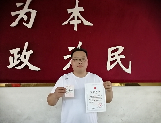 淮南市红十字志愿者在谢集区开展献血和采样服务10