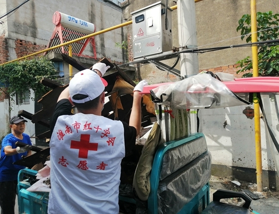 洪灾无情志愿者有爱11