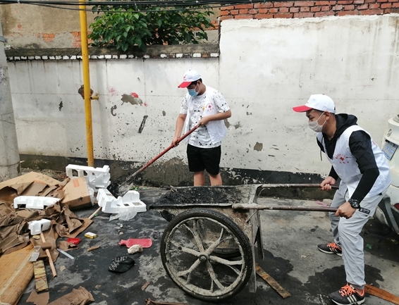 洪灾无情志愿者有爱9