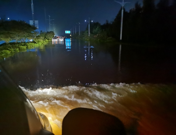 淮南市民慷慨解囊助灾区6