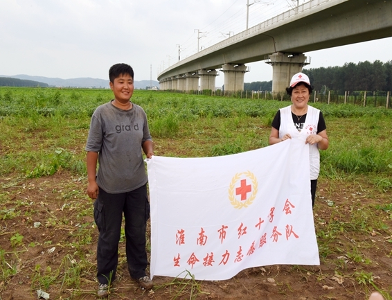 你奉献奋不顾身 我帮你毫不迟疑26