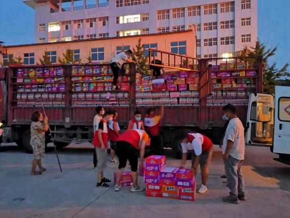 淮南爱心企业再为河南灾区送爱心14