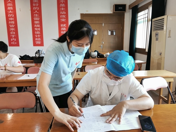 从酷暑到立秋淮南市红十字志愿者献血采样服务不停歇12