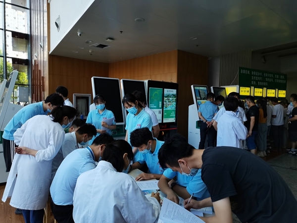 从酷暑到立秋淮南市红十字志愿者献血采样服务不停歇3