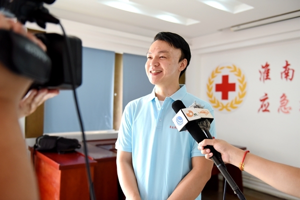 淮南市红十字欢送第43例造血干细胞捐献者王胜1