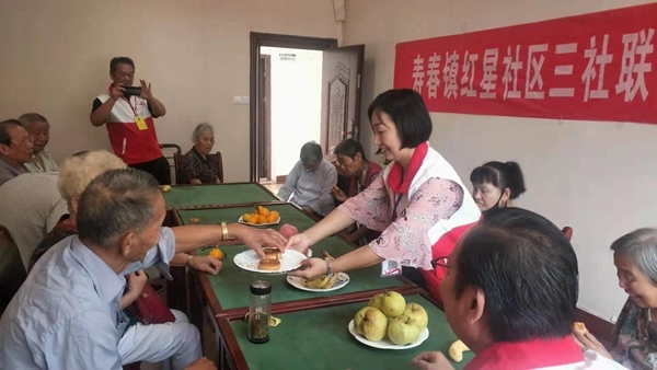 淮南市红十字会好人朱士兵志愿服务队中秋慰问孤寡残疾老人6