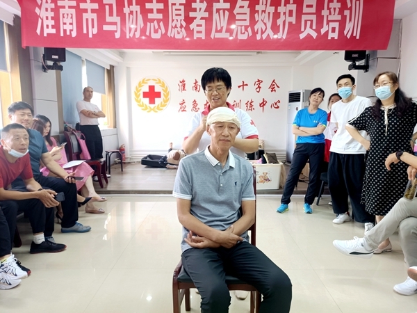 淮南50名马拉松爱好者成为救护员为跑马保驾护航9