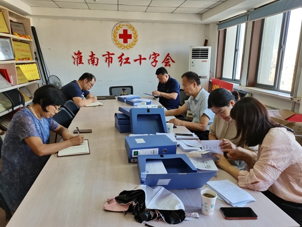 市纪检监察组督查市红十字会“两节”作风建设