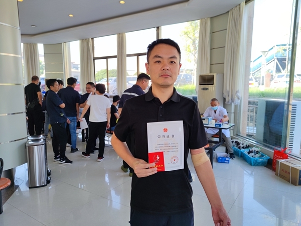 捐热血储备爱献份礼 淮南踊跃献血迎国庆14