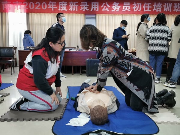 淮南市2020年度新录用公务员接受应急救护培训33