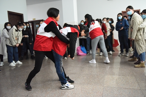 淮南市2020年度新录用公务员接受应急救护培训6