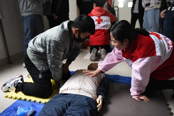 淮南市2020年度新录用公务员接受应急救护培训7