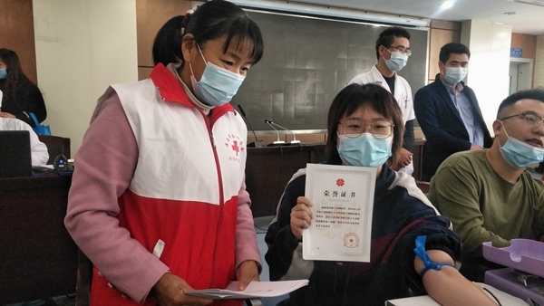 一帮好人点亮这里的生命火种11