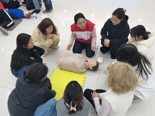 淮南市红十字会为淮南职业技术学院开展救护培训