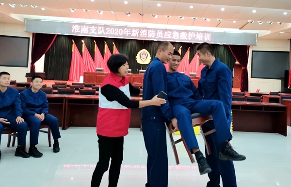 淮南市红十字会为消防新员培训应急救护10