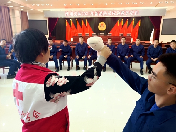 淮南市红十字会为消防新员培训应急救护17