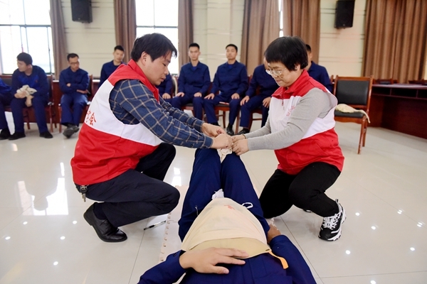 淮南市红十字会为消防新员培训应急救护3